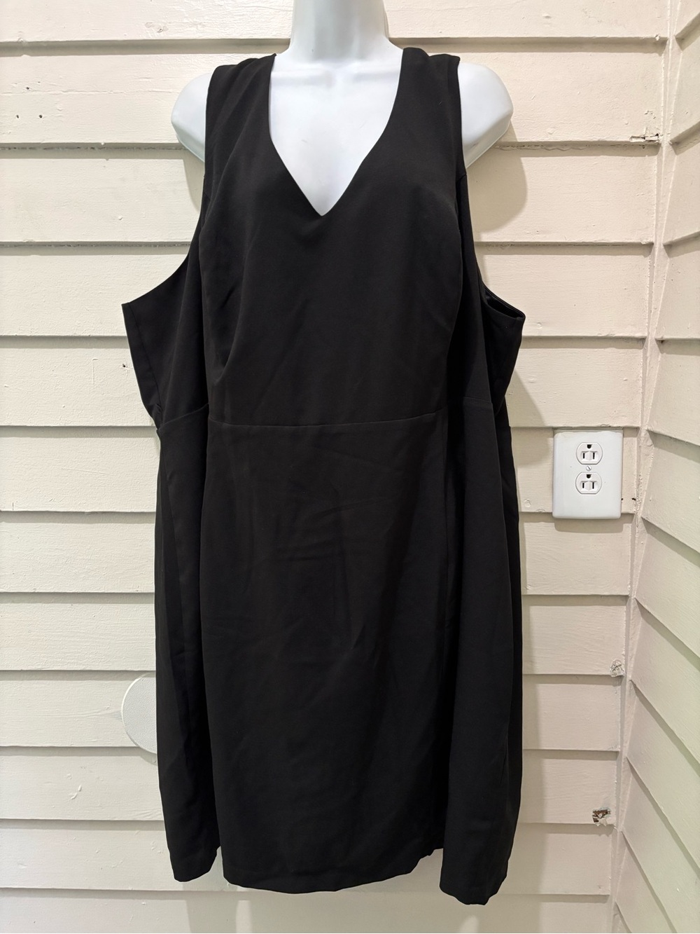 ModCloth Plus Size V Neck Little Black Sheath Dress